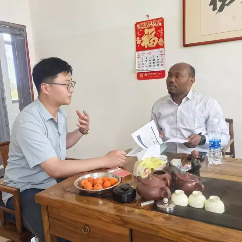 Pelanggan Afrika mengunjungi Liweiyuan untuk bersama -sama memperluas pasar Struktur Baja Afrika
